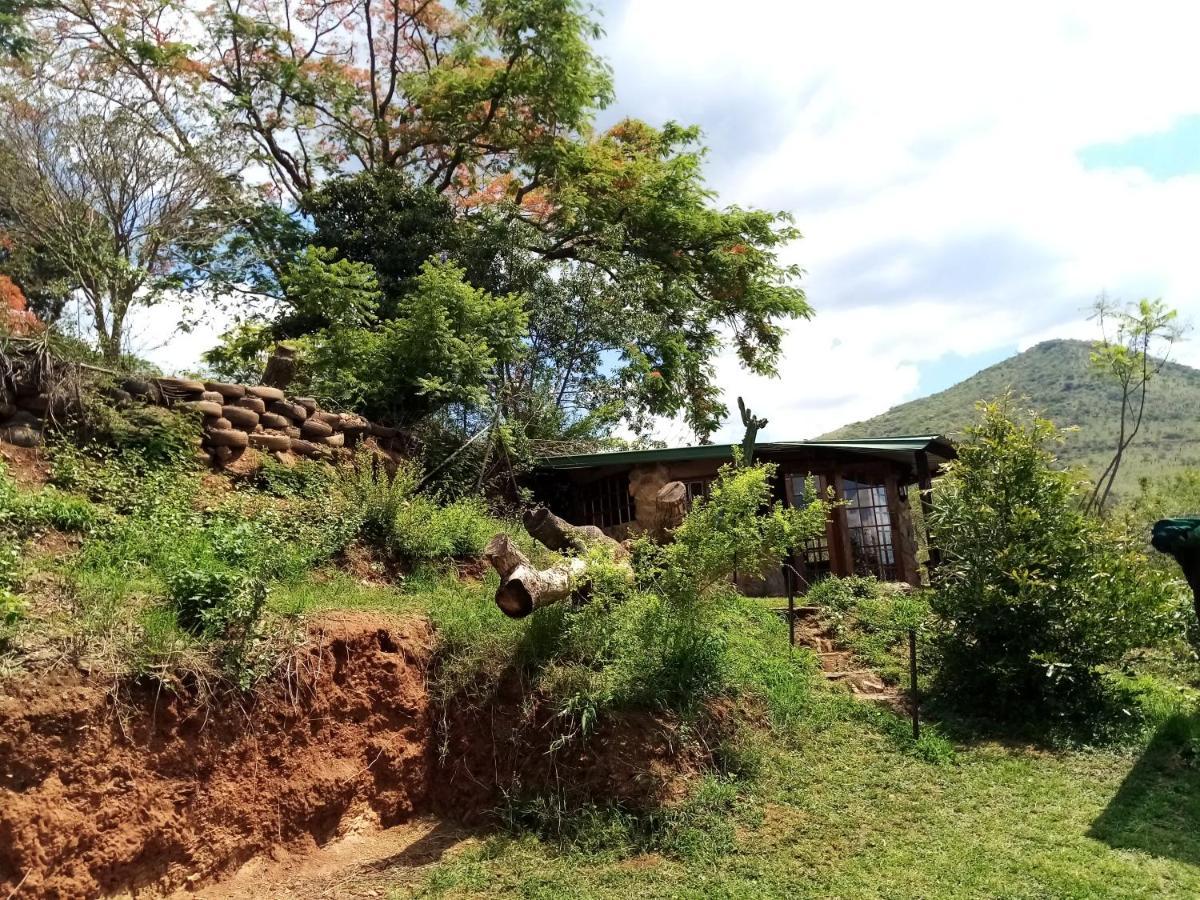 Bushwhacked Barberton Hotel Bagian luar foto