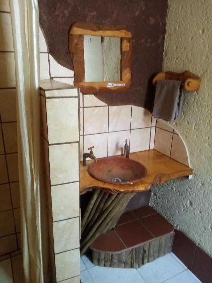Bushwhacked Barberton Hotel Bagian luar foto